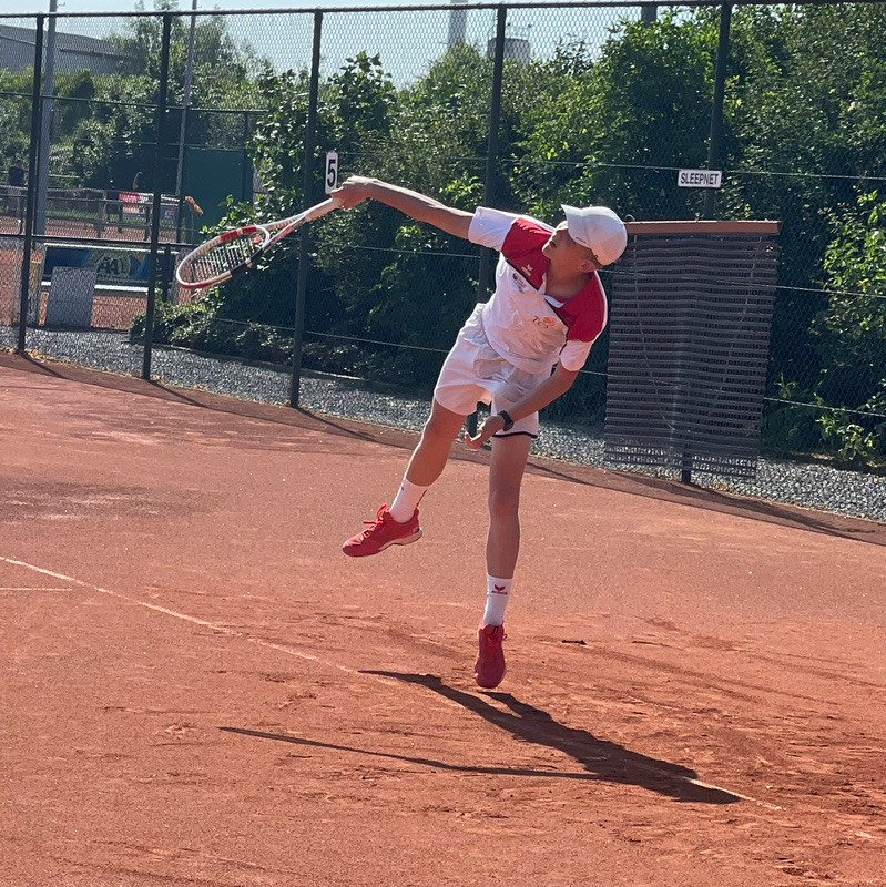 Youri tijdens een tenniswedstrijd
